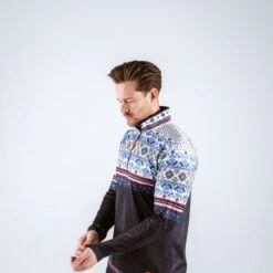 Gareth & Lucas Skipully The Fifteen - Heren S - 100% Gerecycled Polyester - Midlayer Sportshirt - Wintersport 9 Gareth & Lucas Skipully The Fifteen - Heren S - 100% Gerecycled Polyester - Midlayer Sportshirt - Wintersport -SINNER || Brunotti || Barts Verkoop 1200x1200 216