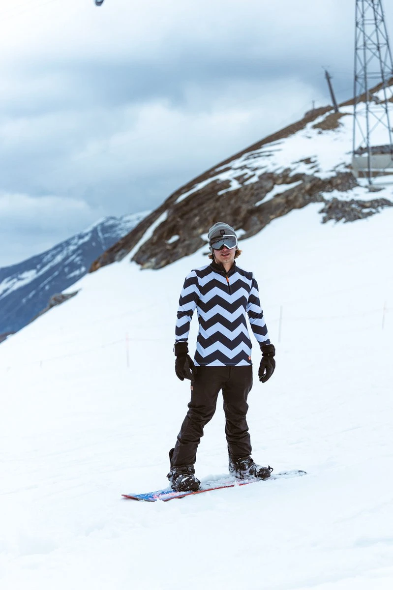 Gareth & Lucas Skipully The Seven - Heren L - 100% Gerecycled Polyester - Midlayer Sportshirt - Wintersport 8 Gareth & Lucas Skipully The Seven - Heren L - 100% Gerecycled Polyester - Midlayer Sportshirt - Wintersport - Afbeelding 6