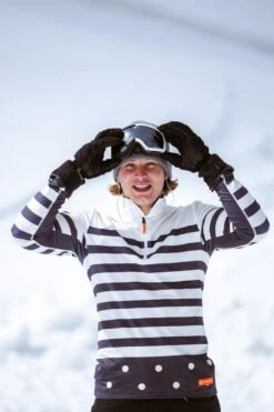 Gareth & Lucas Skipully The Eight - Heren XL - 100% Gerecycled Polyester - Midlayer Sportshirt - Wintersport 15 Gareth & Lucas Skipully The Eight - Heren XL - 100% Gerecycled Polyester - Midlayer Sportshirt - Wintersport -SINNER || Brunotti || Barts Verkoop 799x1200 4